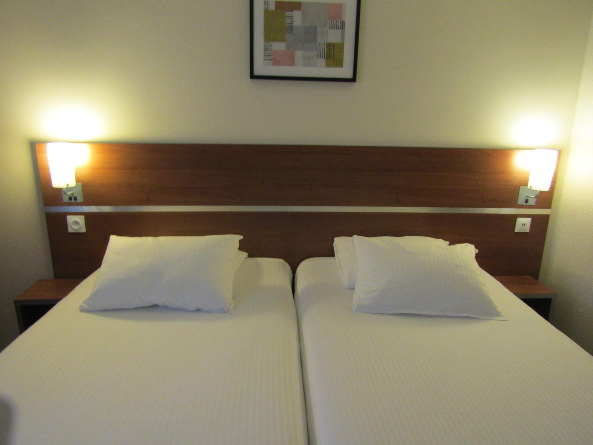 Comfort Hotel Aeroport Lyon St Exupery Colombier-Saugnieu Esterno foto