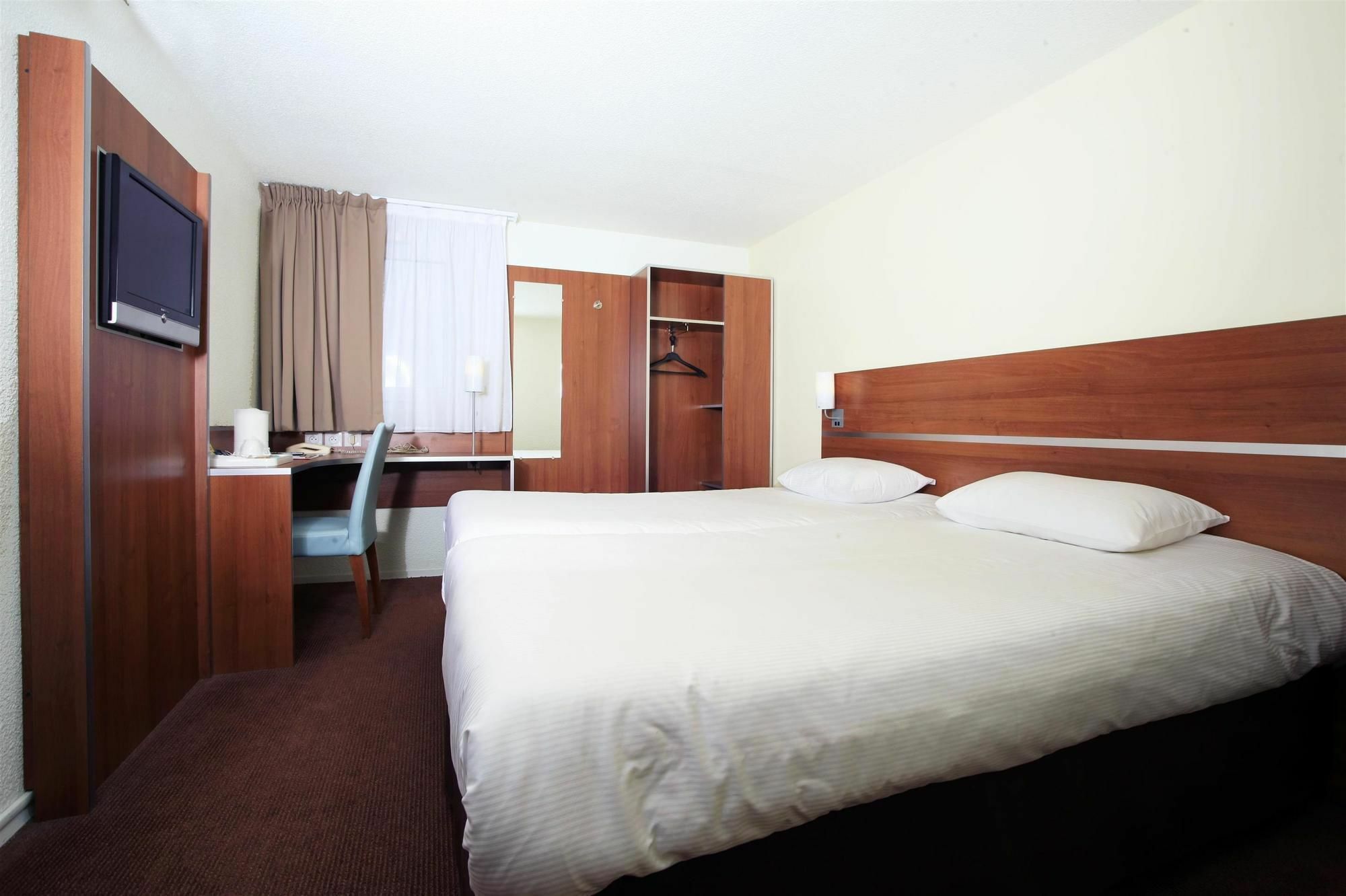 Comfort Hotel Aeroport Lyon St Exupery Colombier-Saugnieu Esterno foto