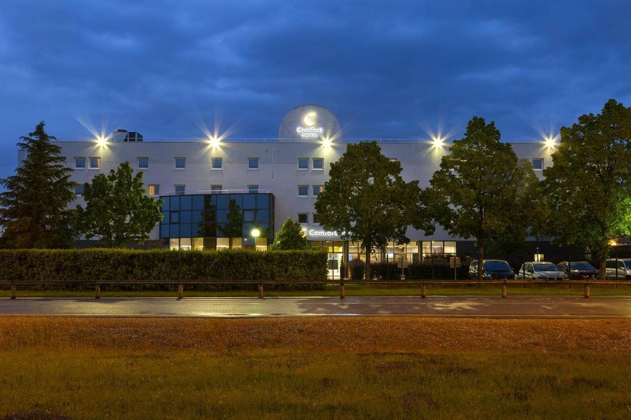 Comfort Hotel Aeroport Lyon St Exupery Colombier-Saugnieu Esterno foto